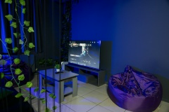 Зона PlayStation с диваном в Arty Games